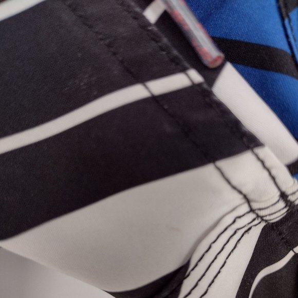 Quiksilver Cargo Side Pocket Red Black Blue & White Striped Surf Board Shorts - Picture 8 of 8